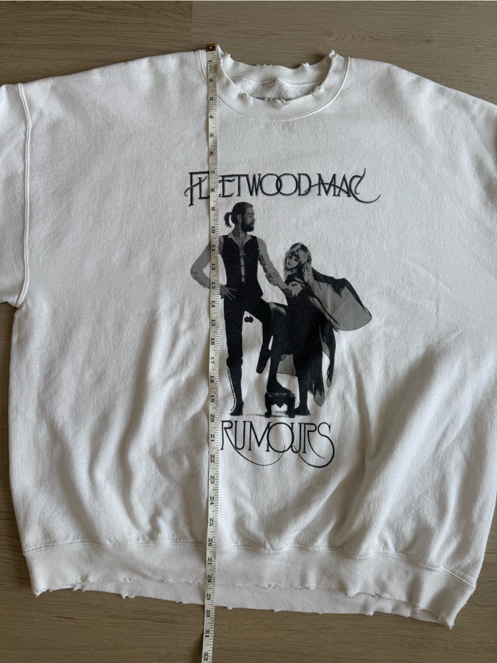 Fleetwood Mac Oversized White 'Rumours' Graphic Distressed Sweatshirt size S/M - Picture 4 of 5